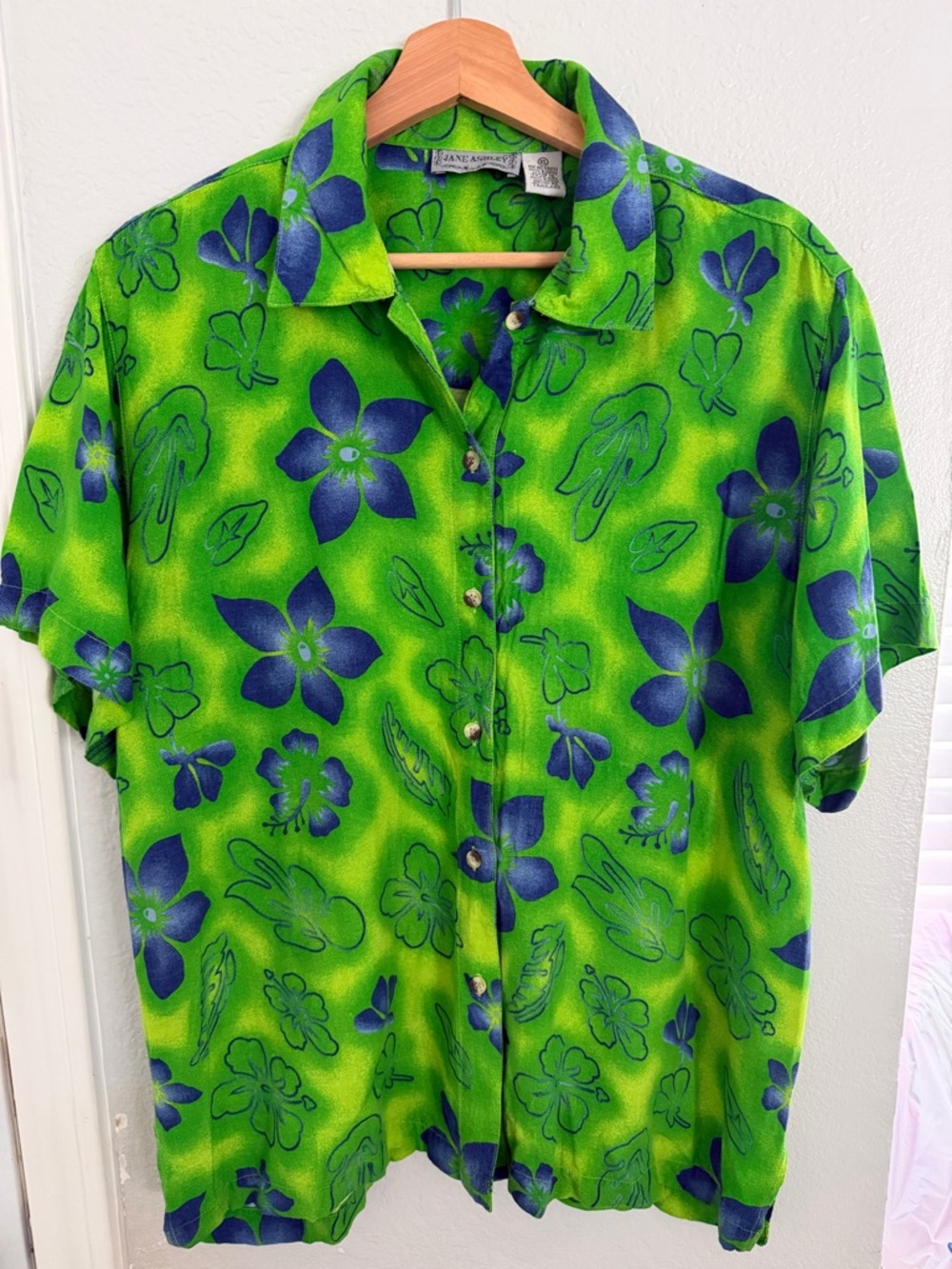 Jane Ashley Green and Blue Floral Short-Sleeve Button-Down Shirt